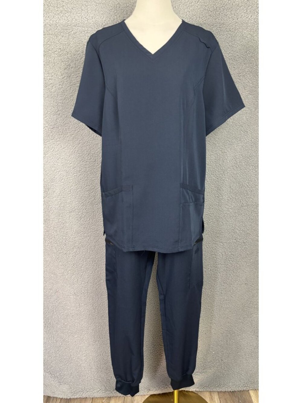 Mivei Women's Blue Scrub Set With UPF 50+ V-Neck Top & Jogger Pants Large NWT's.